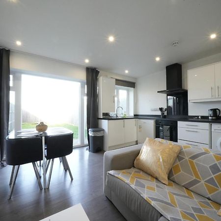 Hatton Apartments Heathrow Airport- Free Parking-Free Underground To And From Heathrow Airport Hatton Cross See Picture-See London Fast Hatton Cross To Central London 30Min Εξωτερικό φωτογραφία