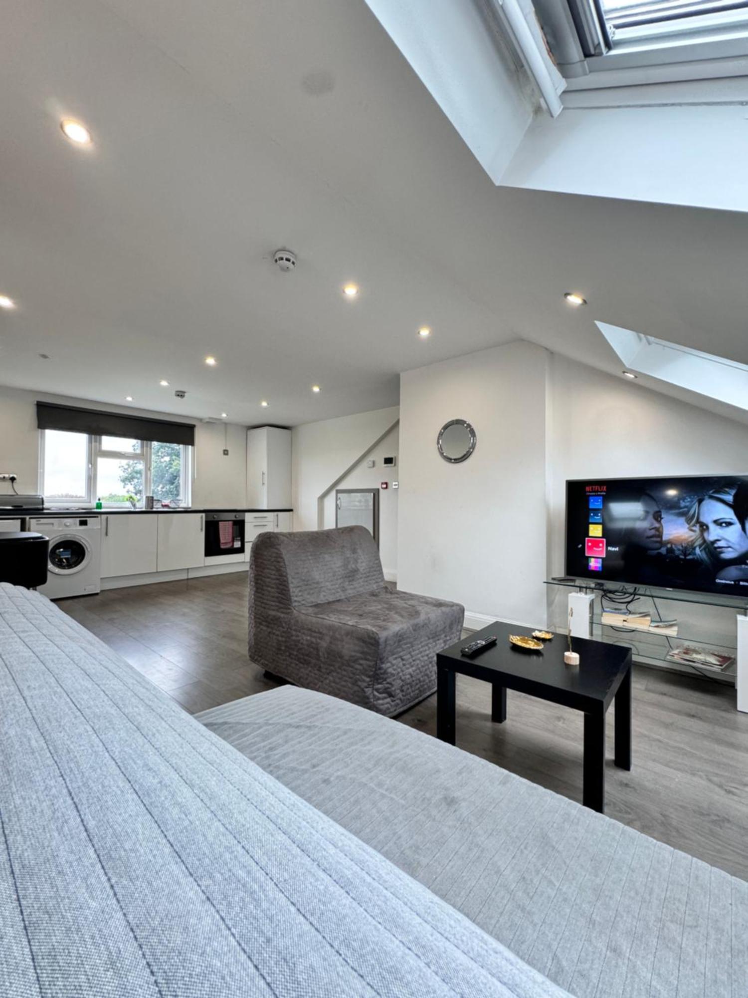 Hatton Apartments Heathrow Airport- Free Parking-Free Underground To And From Heathrow Airport Hatton Cross See Picture-See London Fast Hatton Cross To Central London 30Min Εξωτερικό φωτογραφία