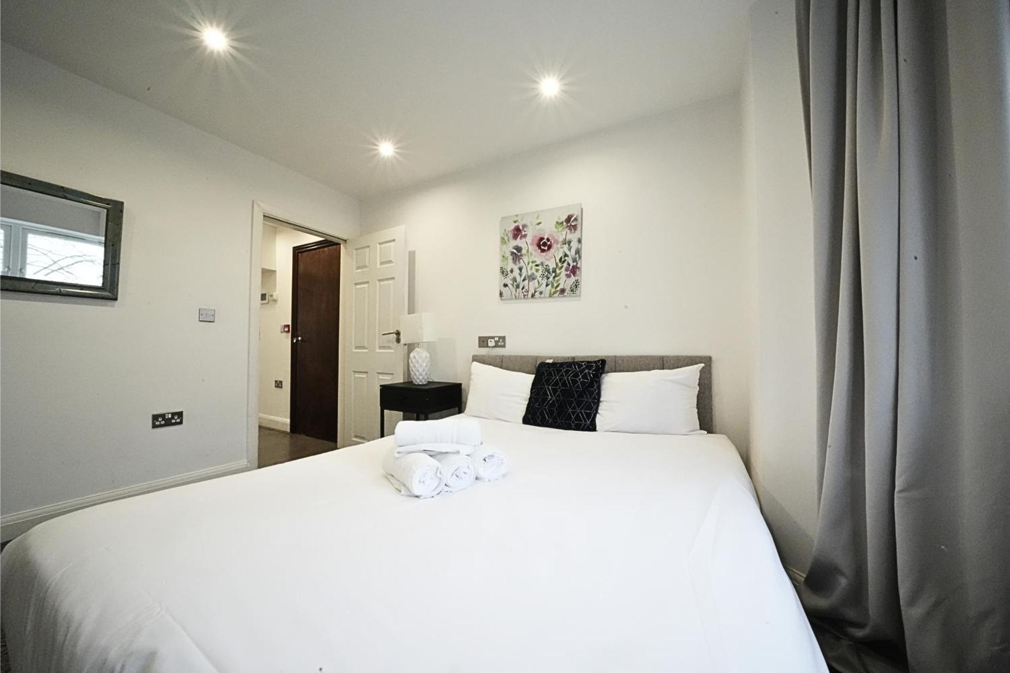Hatton Apartments Heathrow Airport- Free Parking-Free Underground To And From Heathrow Airport Hatton Cross See Picture-See London Fast Hatton Cross To Central London 30Min Εξωτερικό φωτογραφία