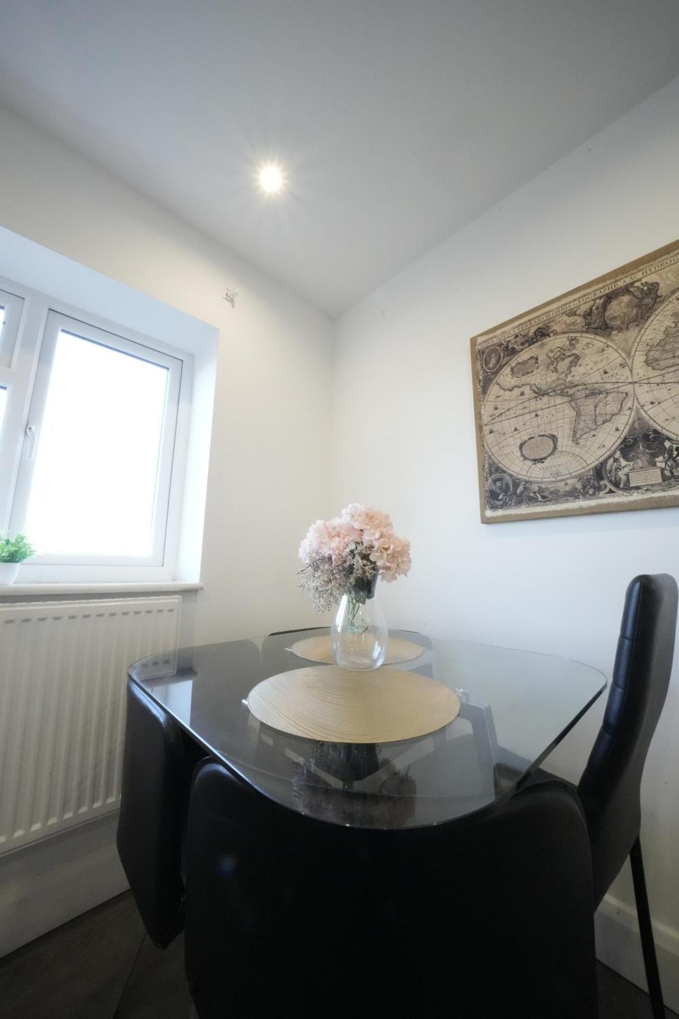 Hatton Apartments Heathrow Airport- Free Parking-Free Underground To And From Heathrow Airport Hatton Cross See Picture-See London Fast Hatton Cross To Central London 30Min Εξωτερικό φωτογραφία