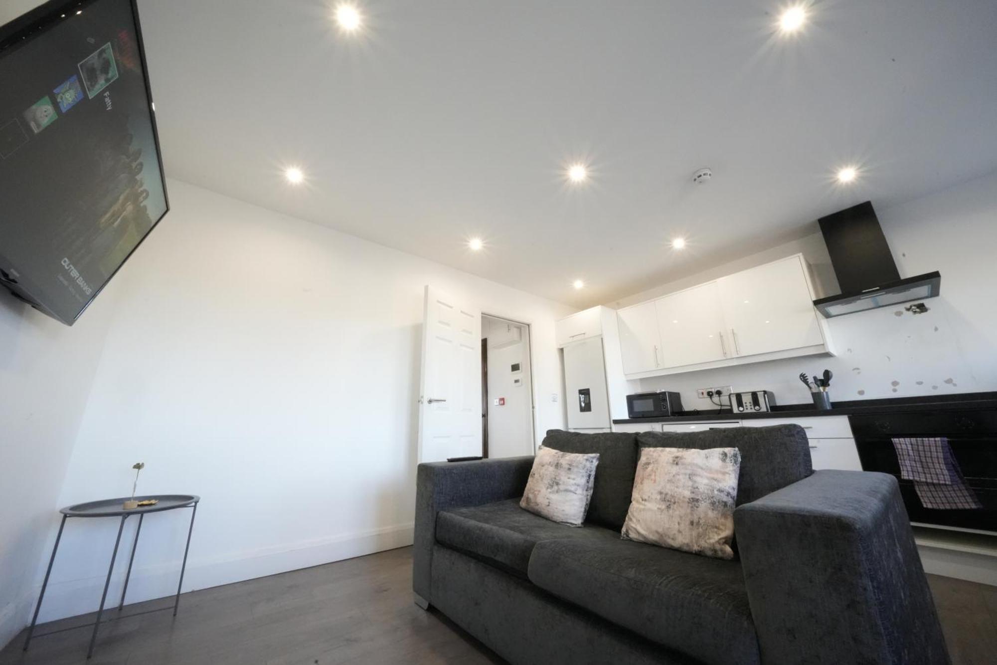 Hatton Apartments Heathrow Airport- Free Parking-Free Underground To And From Heathrow Airport Hatton Cross See Picture-See London Fast Hatton Cross To Central London 30Min Εξωτερικό φωτογραφία
