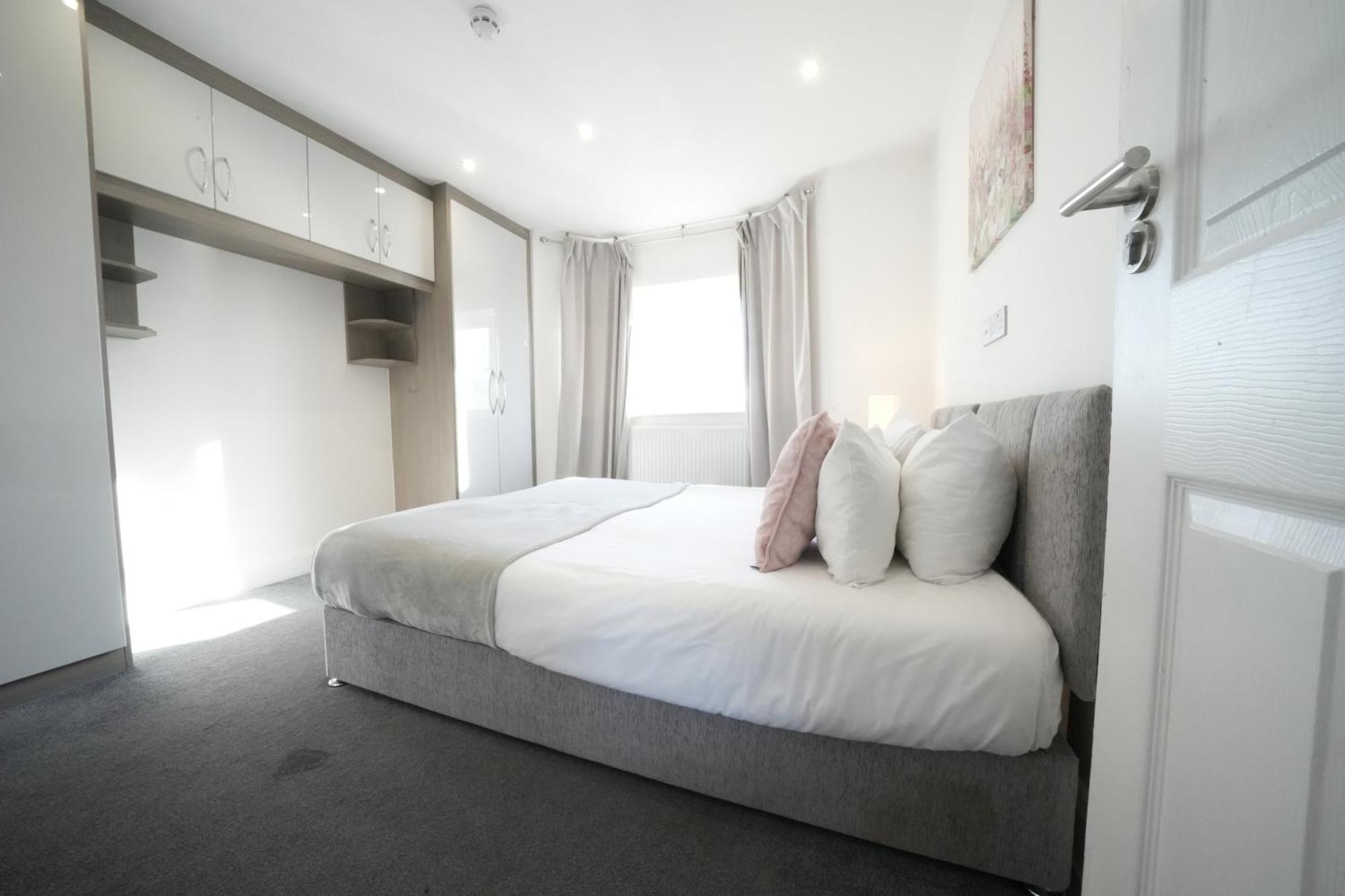 Hatton Apartments Heathrow Airport- Free Parking-Free Underground To And From Heathrow Airport Hatton Cross See Picture-See London Fast Hatton Cross To Central London 30Min Εξωτερικό φωτογραφία
