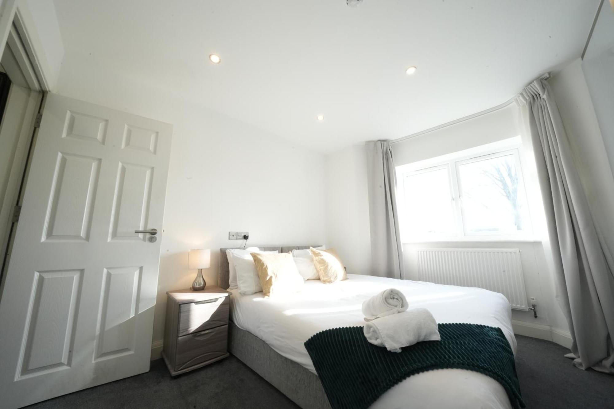 Hatton Apartments Heathrow Airport- Free Parking-Free Underground To And From Heathrow Airport Hatton Cross See Picture-See London Fast Hatton Cross To Central London 30Min Εξωτερικό φωτογραφία
