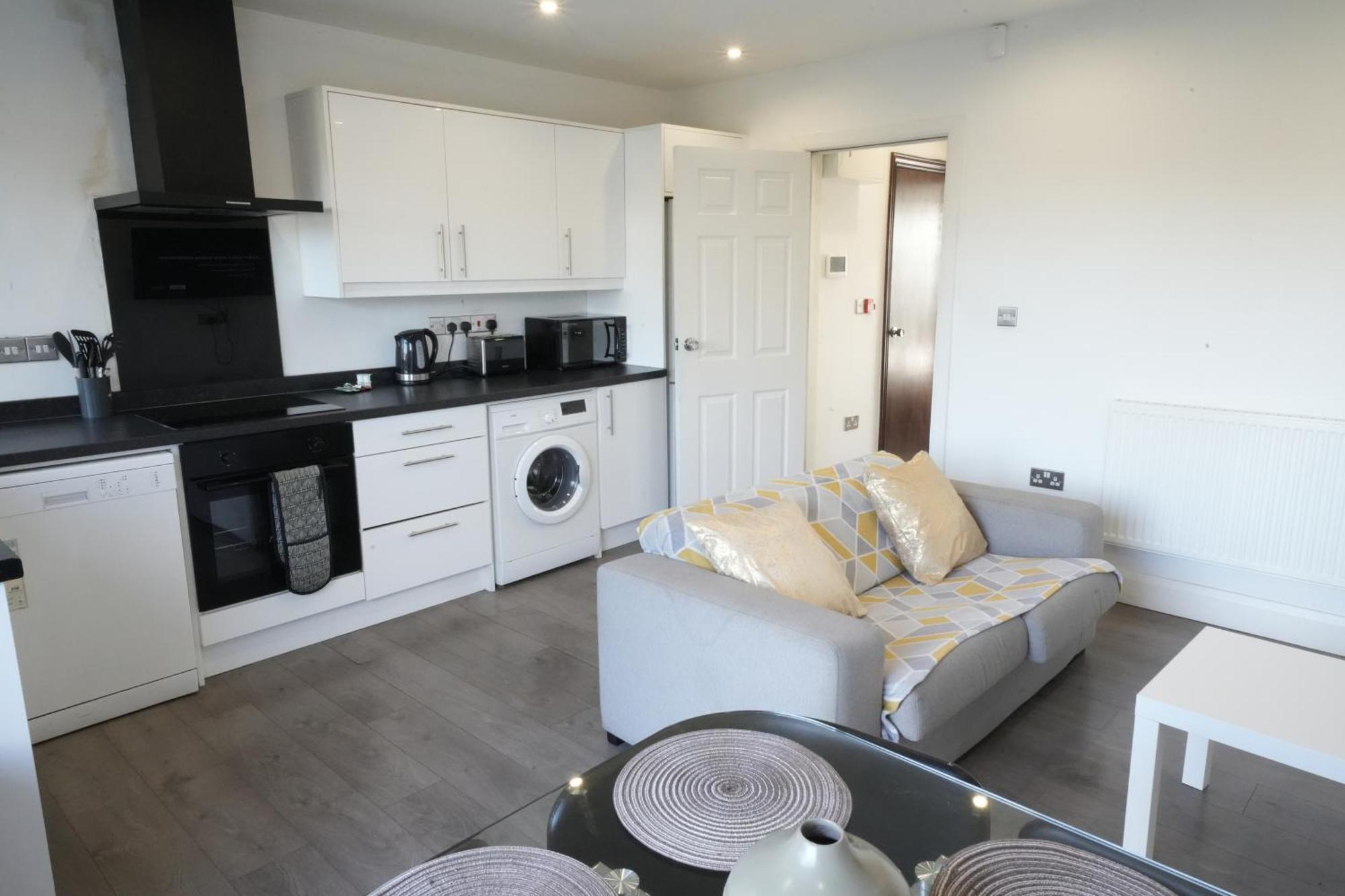 Hatton Apartments Heathrow Airport- Free Parking-Free Underground To And From Heathrow Airport Hatton Cross See Picture-See London Fast Hatton Cross To Central London 30Min Εξωτερικό φωτογραφία