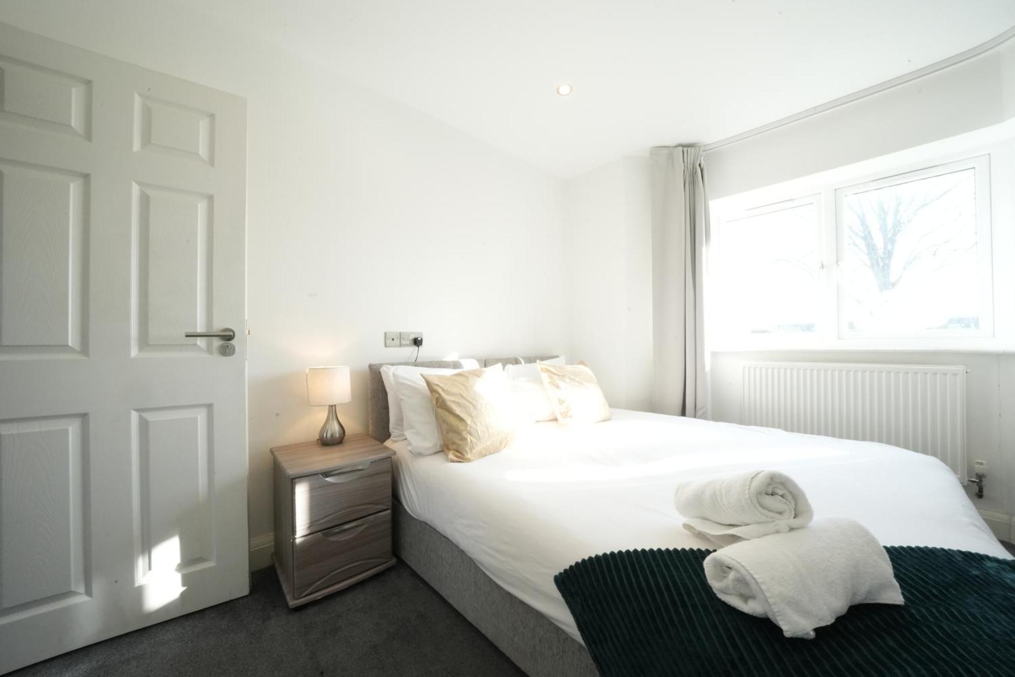 Hatton Apartments Heathrow Airport- Free Parking-Free Underground To And From Heathrow Airport Hatton Cross See Picture-See London Fast Hatton Cross To Central London 30Min Εξωτερικό φωτογραφία