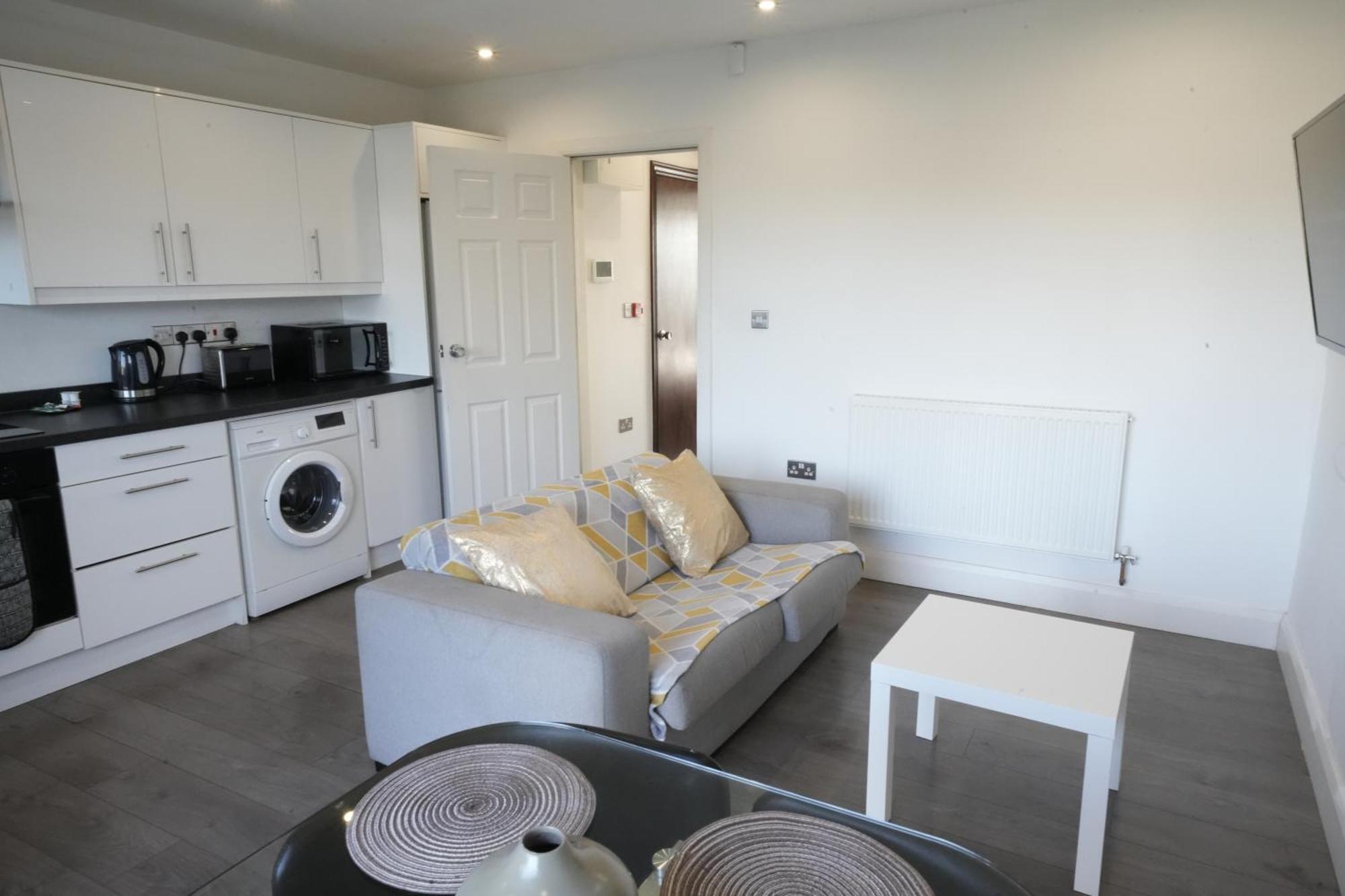 Hatton Apartments Heathrow Airport- Free Parking-Free Underground To And From Heathrow Airport Hatton Cross See Picture-See London Fast Hatton Cross To Central London 30Min Εξωτερικό φωτογραφία