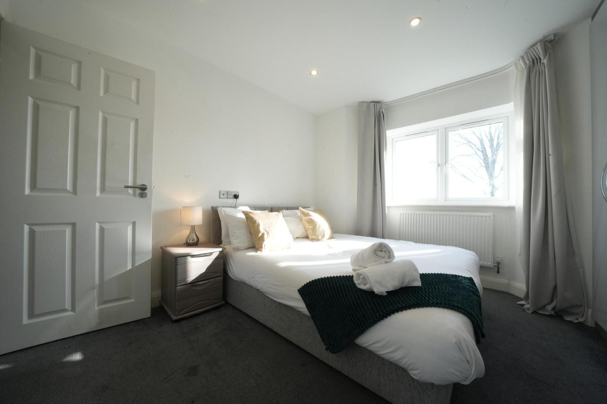 Hatton Apartments Heathrow Airport- Free Parking-Free Underground To And From Heathrow Airport Hatton Cross See Picture-See London Fast Hatton Cross To Central London 30Min Εξωτερικό φωτογραφία