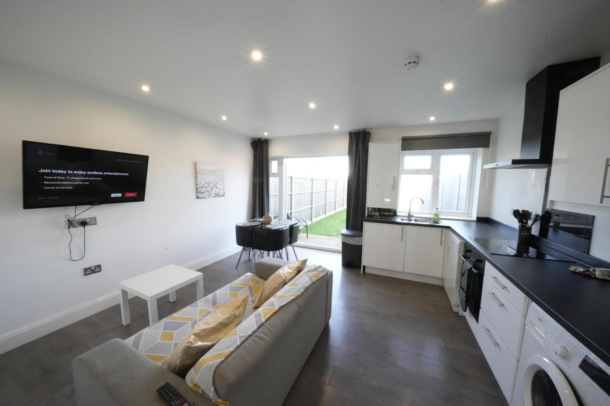 Hatton Apartments Heathrow Airport- Free Parking-Free Underground To And From Heathrow Airport Hatton Cross See Picture-See London Fast Hatton Cross To Central London 30Min Εξωτερικό φωτογραφία