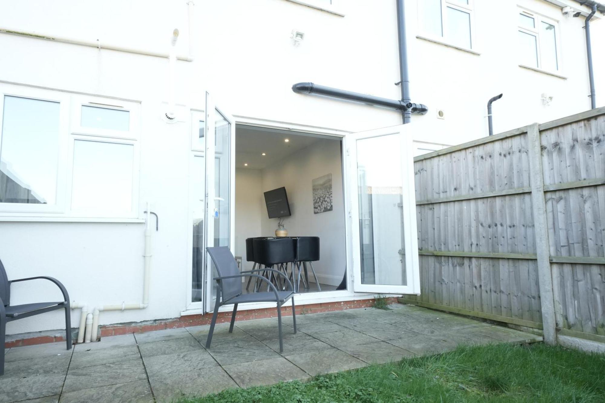 Hatton Apartments Heathrow Airport- Free Parking-Free Underground To And From Heathrow Airport Hatton Cross See Picture-See London Fast Hatton Cross To Central London 30Min Εξωτερικό φωτογραφία
