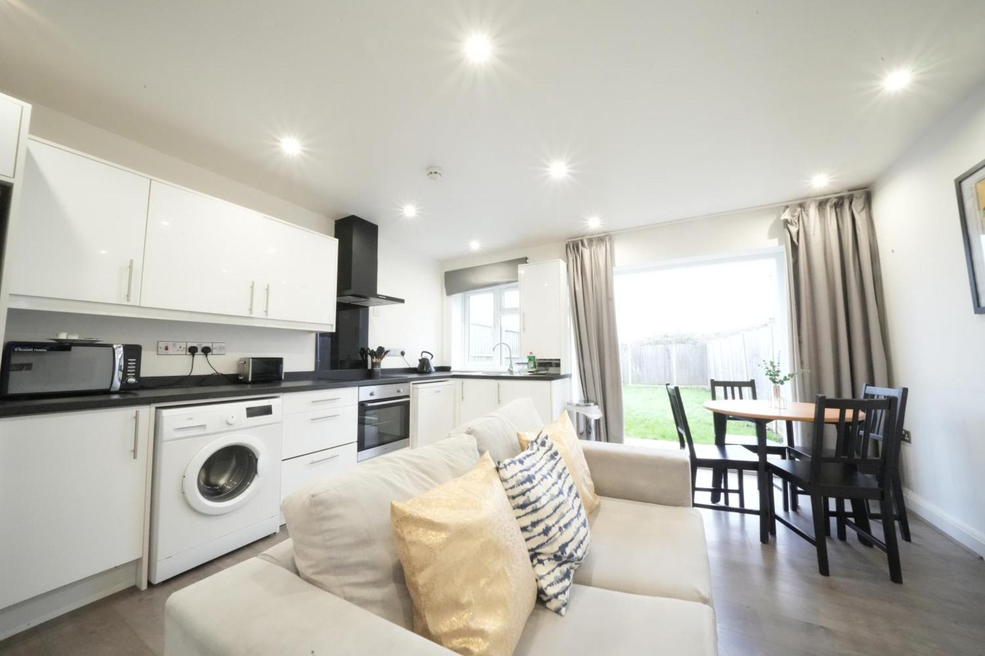 Hatton Apartments Heathrow Airport- Free Parking-Free Underground To And From Heathrow Airport Hatton Cross See Picture-See London Fast Hatton Cross To Central London 30Min Εξωτερικό φωτογραφία