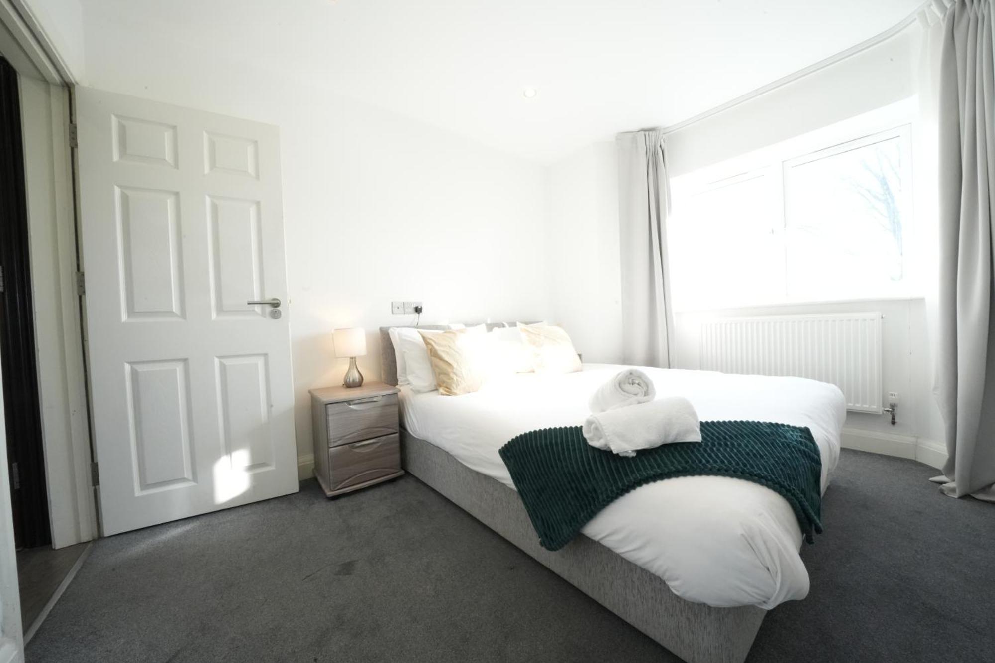 Hatton Apartments Heathrow Airport- Free Parking-Free Underground To And From Heathrow Airport Hatton Cross See Picture-See London Fast Hatton Cross To Central London 30Min Εξωτερικό φωτογραφία