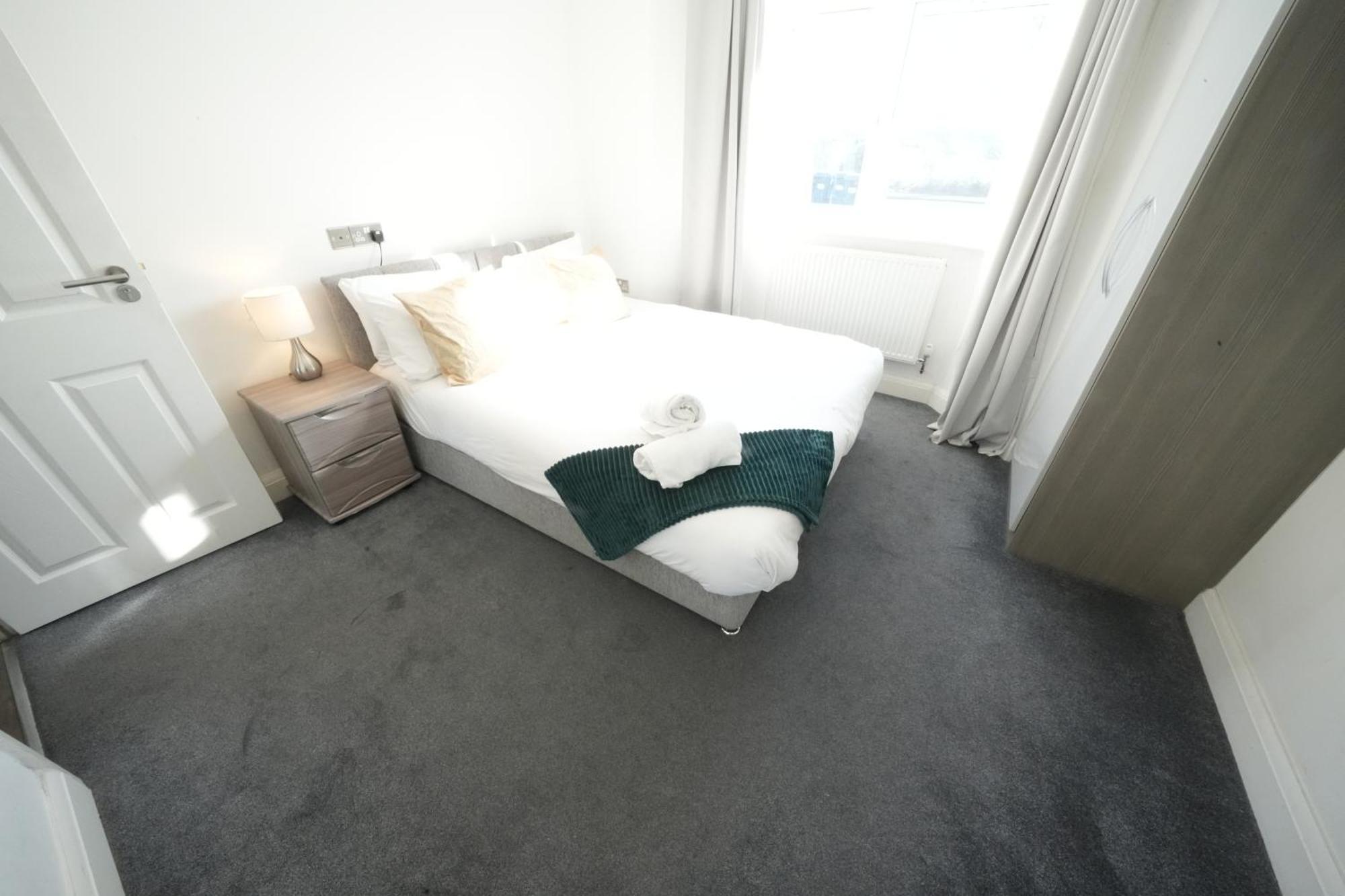 Hatton Apartments Heathrow Airport- Free Parking-Free Underground To And From Heathrow Airport Hatton Cross See Picture-See London Fast Hatton Cross To Central London 30Min Εξωτερικό φωτογραφία