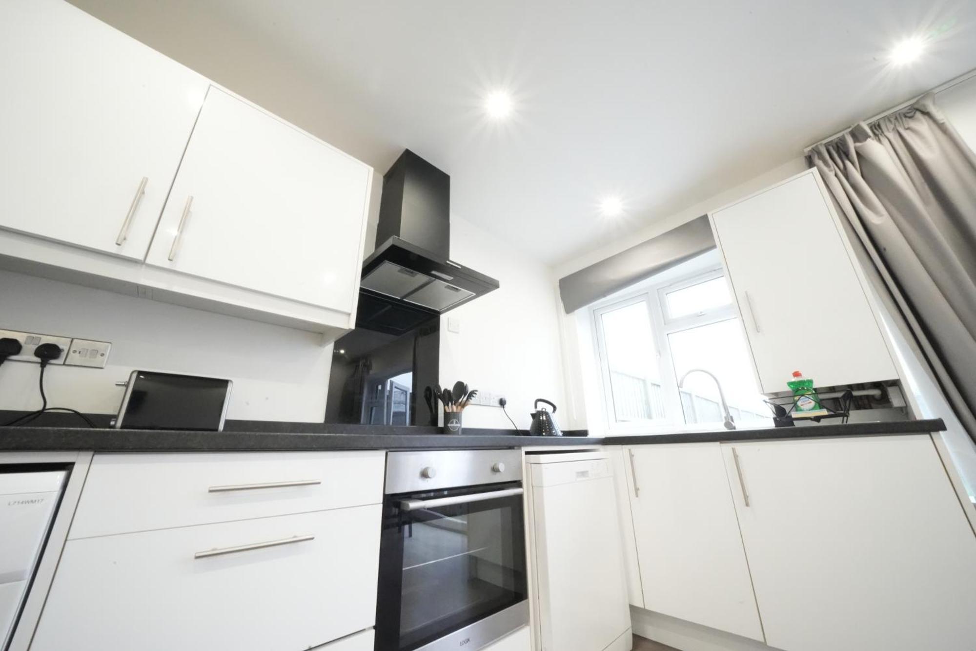 Hatton Apartments Heathrow Airport- Free Parking-Free Underground To And From Heathrow Airport Hatton Cross See Picture-See London Fast Hatton Cross To Central London 30Min Εξωτερικό φωτογραφία