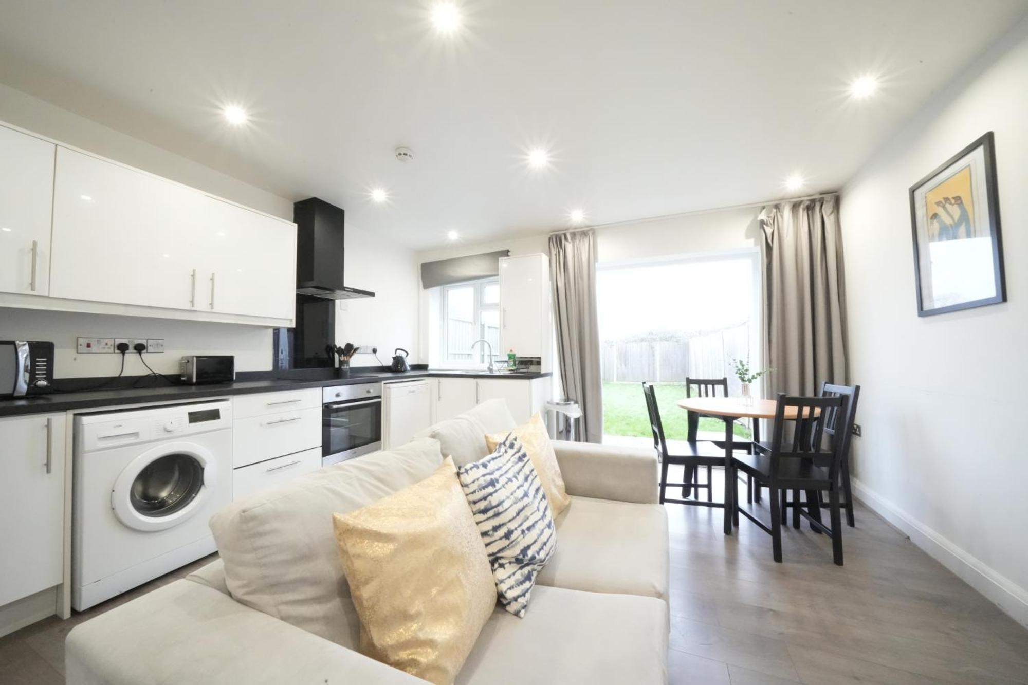 Hatton Apartments Heathrow Airport- Free Parking-Free Underground To And From Heathrow Airport Hatton Cross See Picture-See London Fast Hatton Cross To Central London 30Min Εξωτερικό φωτογραφία