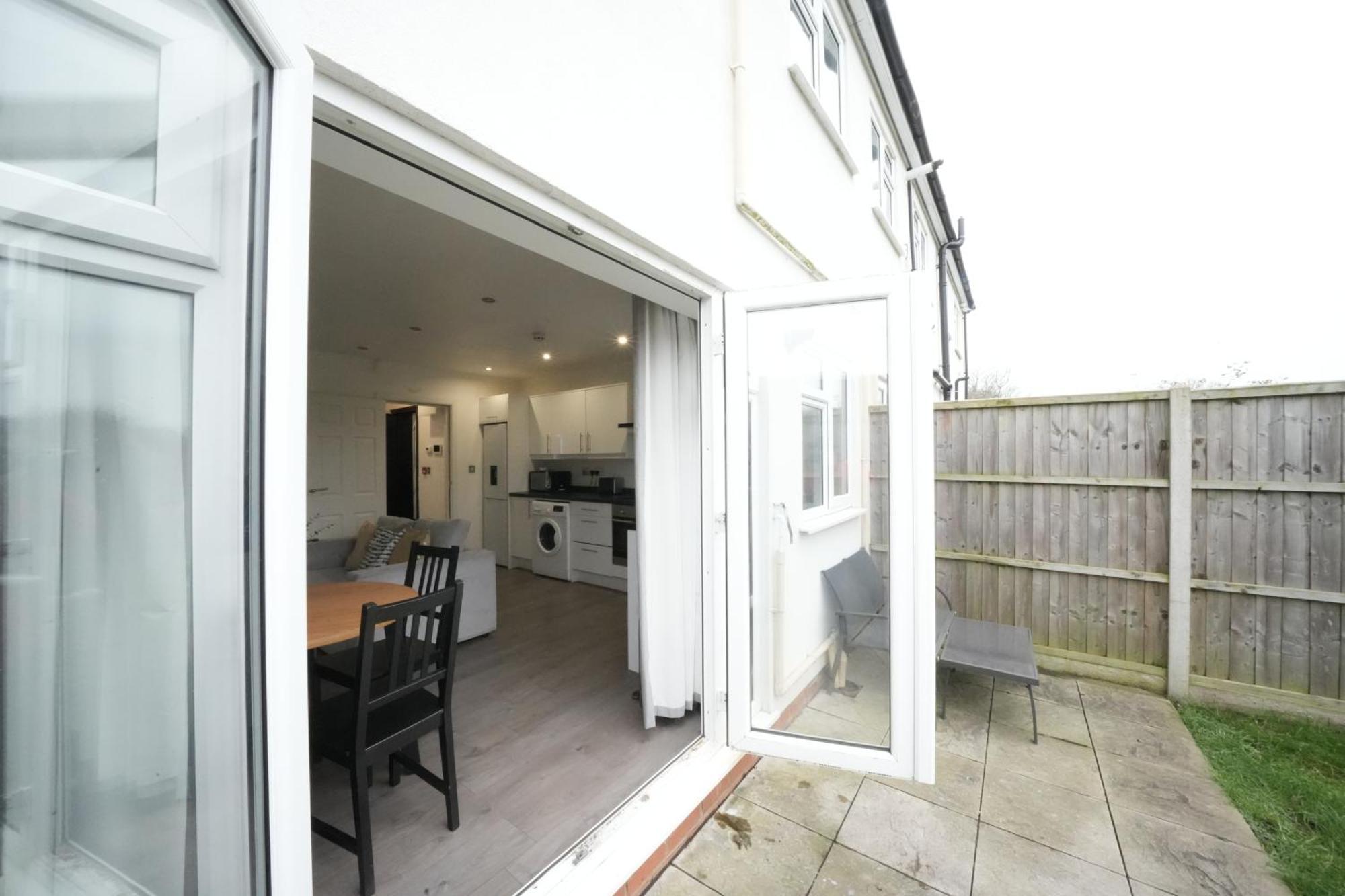 Hatton Apartments Heathrow Airport- Free Parking-Free Underground To And From Heathrow Airport Hatton Cross See Picture-See London Fast Hatton Cross To Central London 30Min Εξωτερικό φωτογραφία