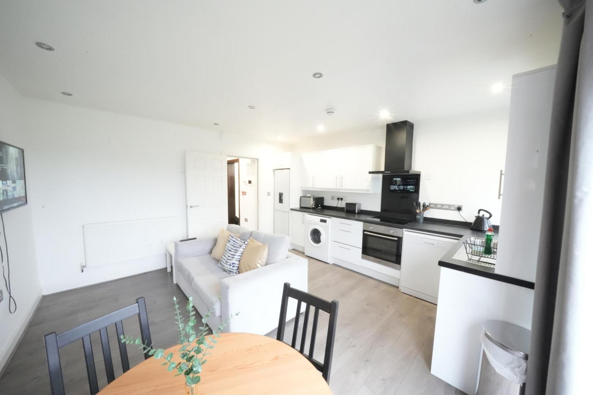 Hatton Apartments Heathrow Airport- Free Parking-Free Underground To And From Heathrow Airport Hatton Cross See Picture-See London Fast Hatton Cross To Central London 30Min Εξωτερικό φωτογραφία