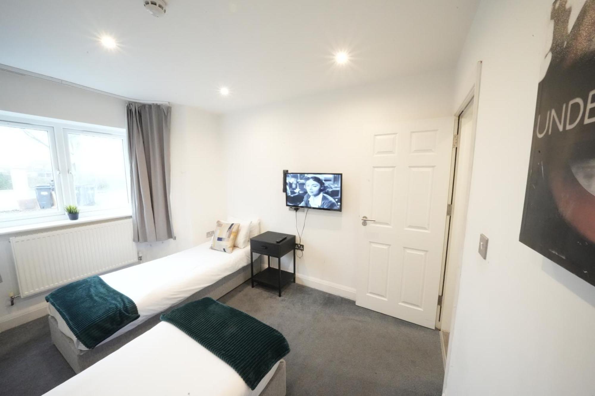 Hatton Apartments Heathrow Airport- Free Parking-Free Underground To And From Heathrow Airport Hatton Cross See Picture-See London Fast Hatton Cross To Central London 30Min Εξωτερικό φωτογραφία