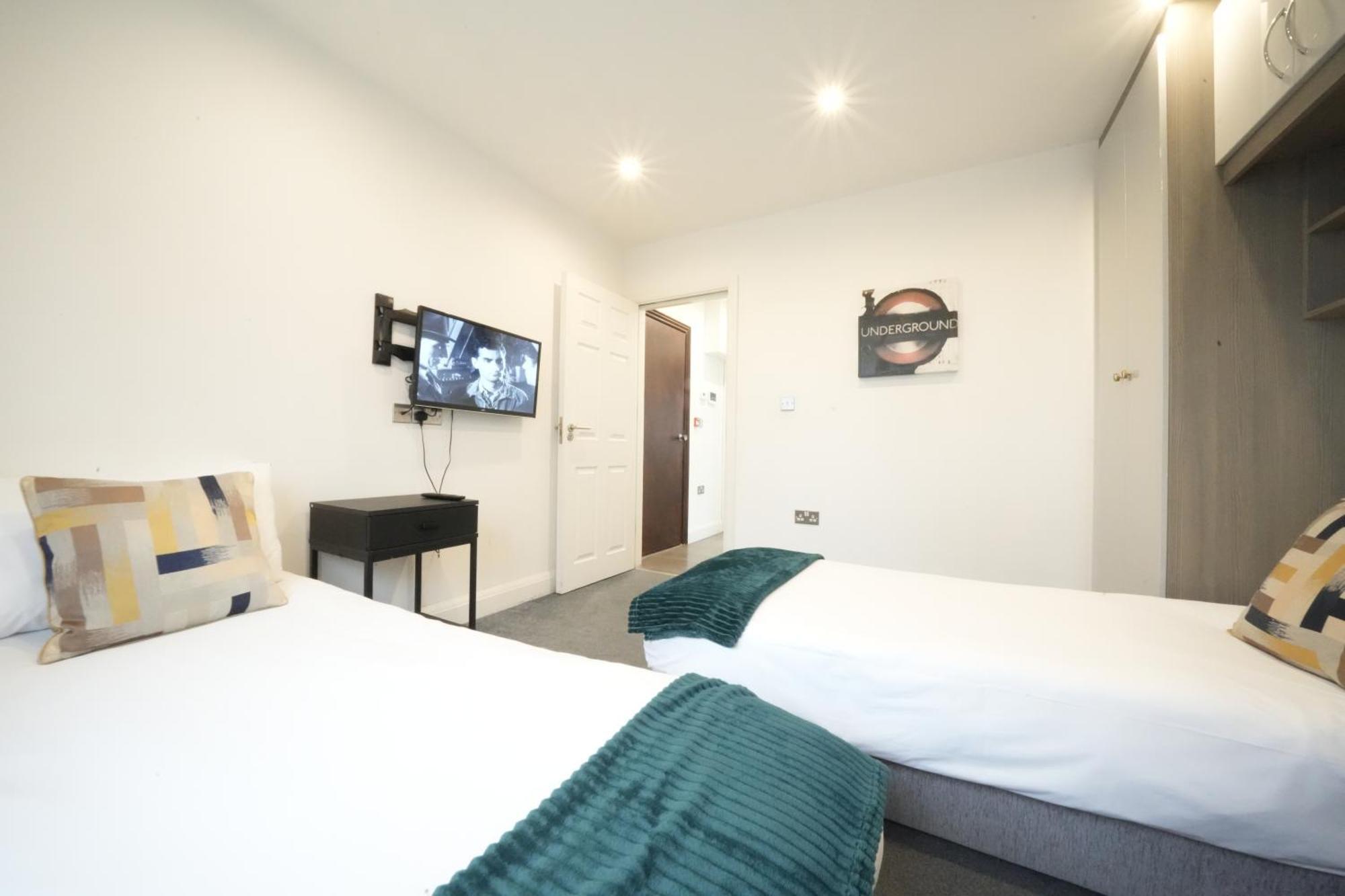 Hatton Apartments Heathrow Airport- Free Parking-Free Underground To And From Heathrow Airport Hatton Cross See Picture-See London Fast Hatton Cross To Central London 30Min Εξωτερικό φωτογραφία