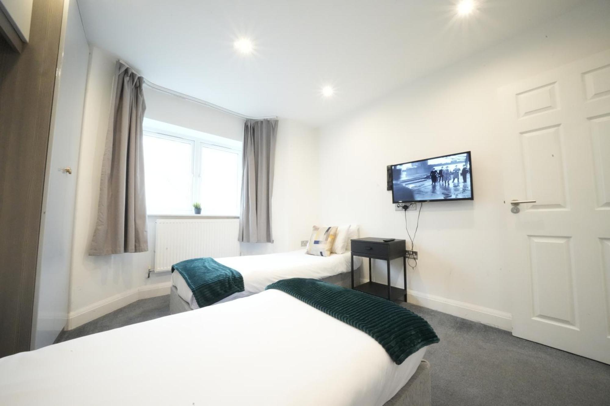 Hatton Apartments Heathrow Airport- Free Parking-Free Underground To And From Heathrow Airport Hatton Cross See Picture-See London Fast Hatton Cross To Central London 30Min Εξωτερικό φωτογραφία